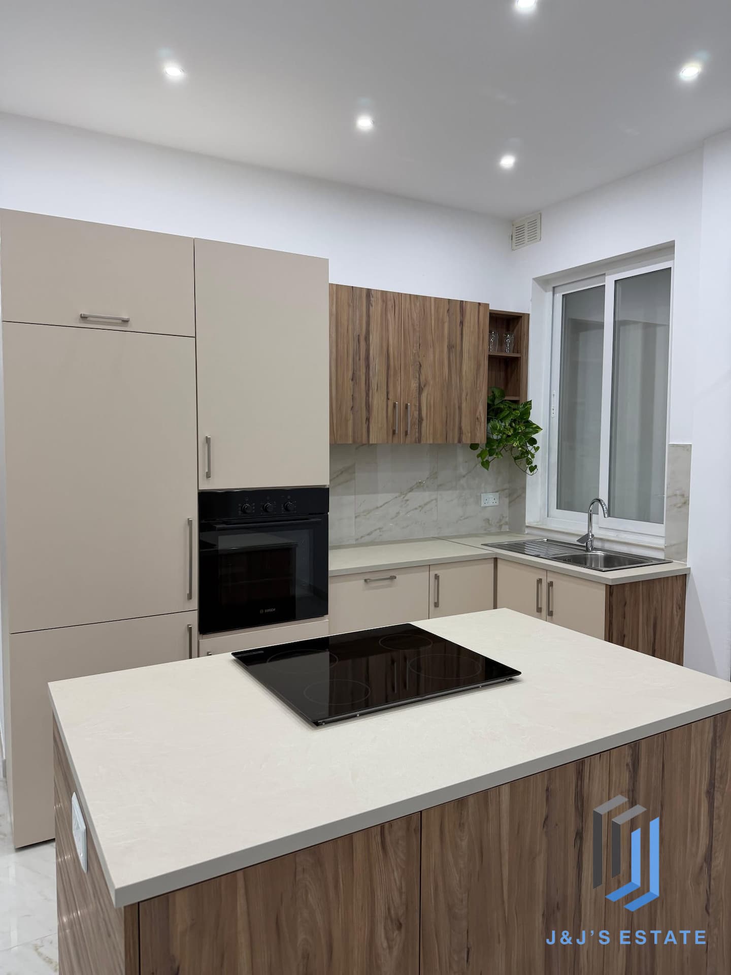 Top Floor 2 Bedroom Apartment in Lively San Gwann · 2