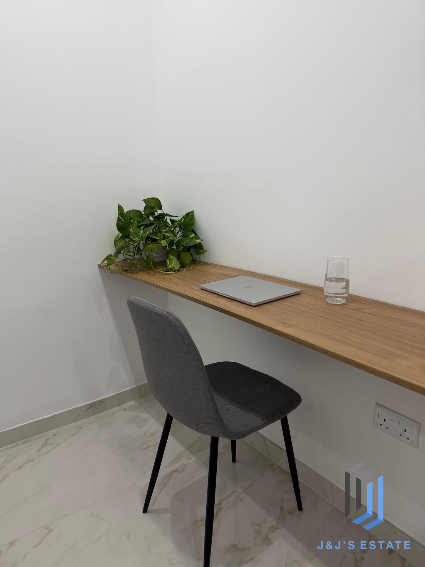 Top Floor 2 Bedroom Apartment in Lively San Gwann · 7