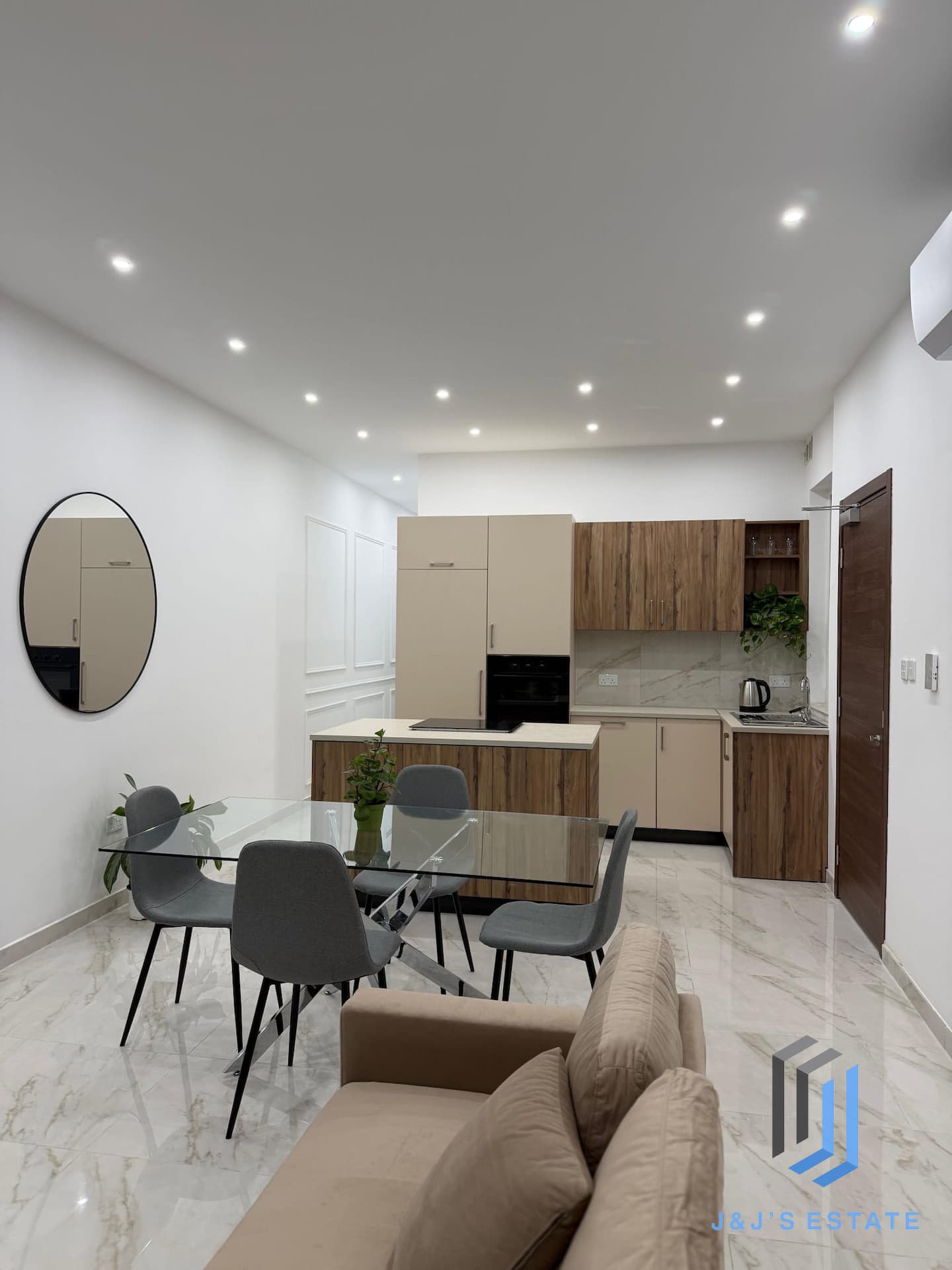 Top Floor 2 Bedroom Apartment in Lively San Gwann