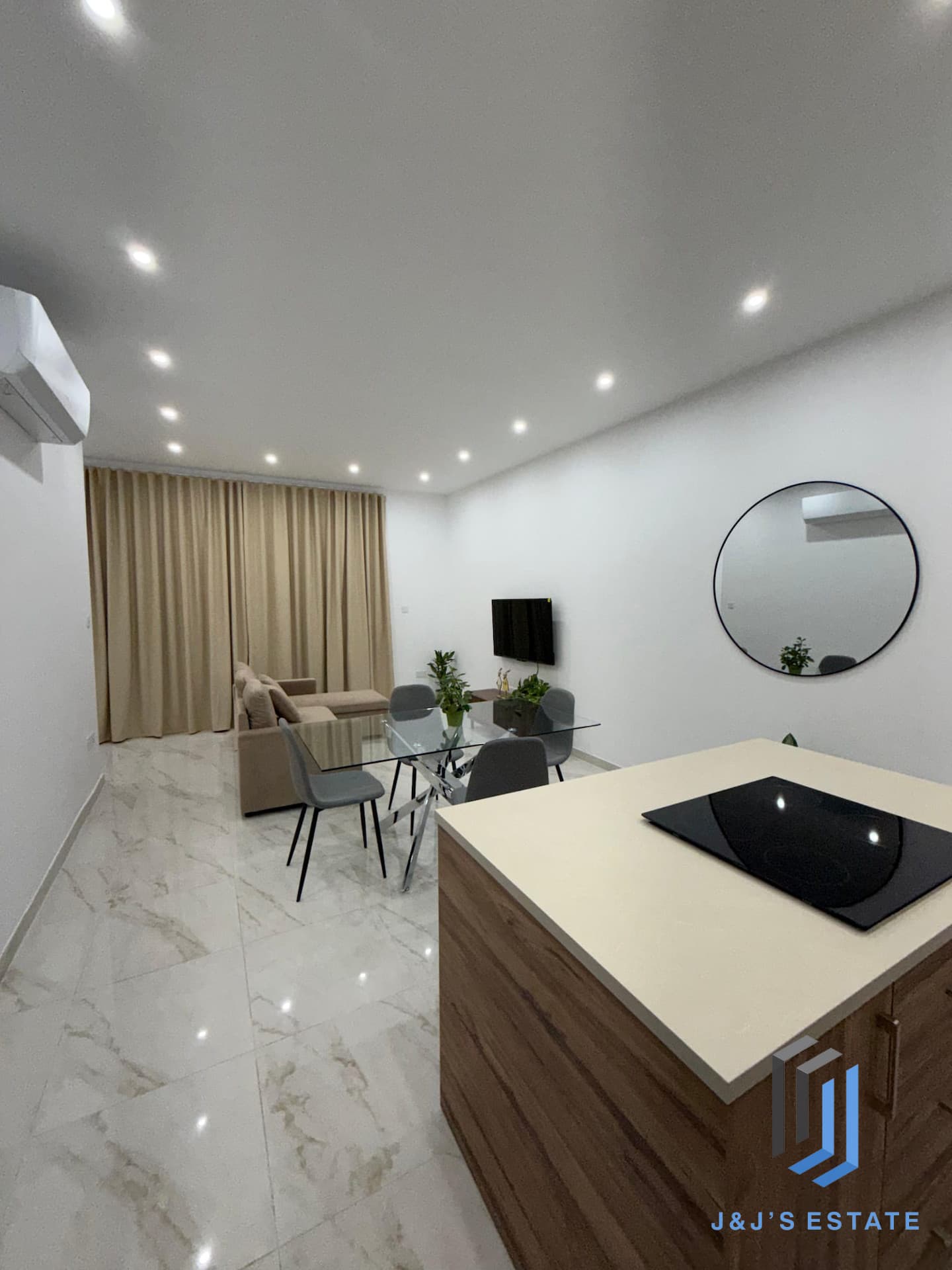 Top Floor 2 Bedroom Apartment in Lively San Gwann · 4