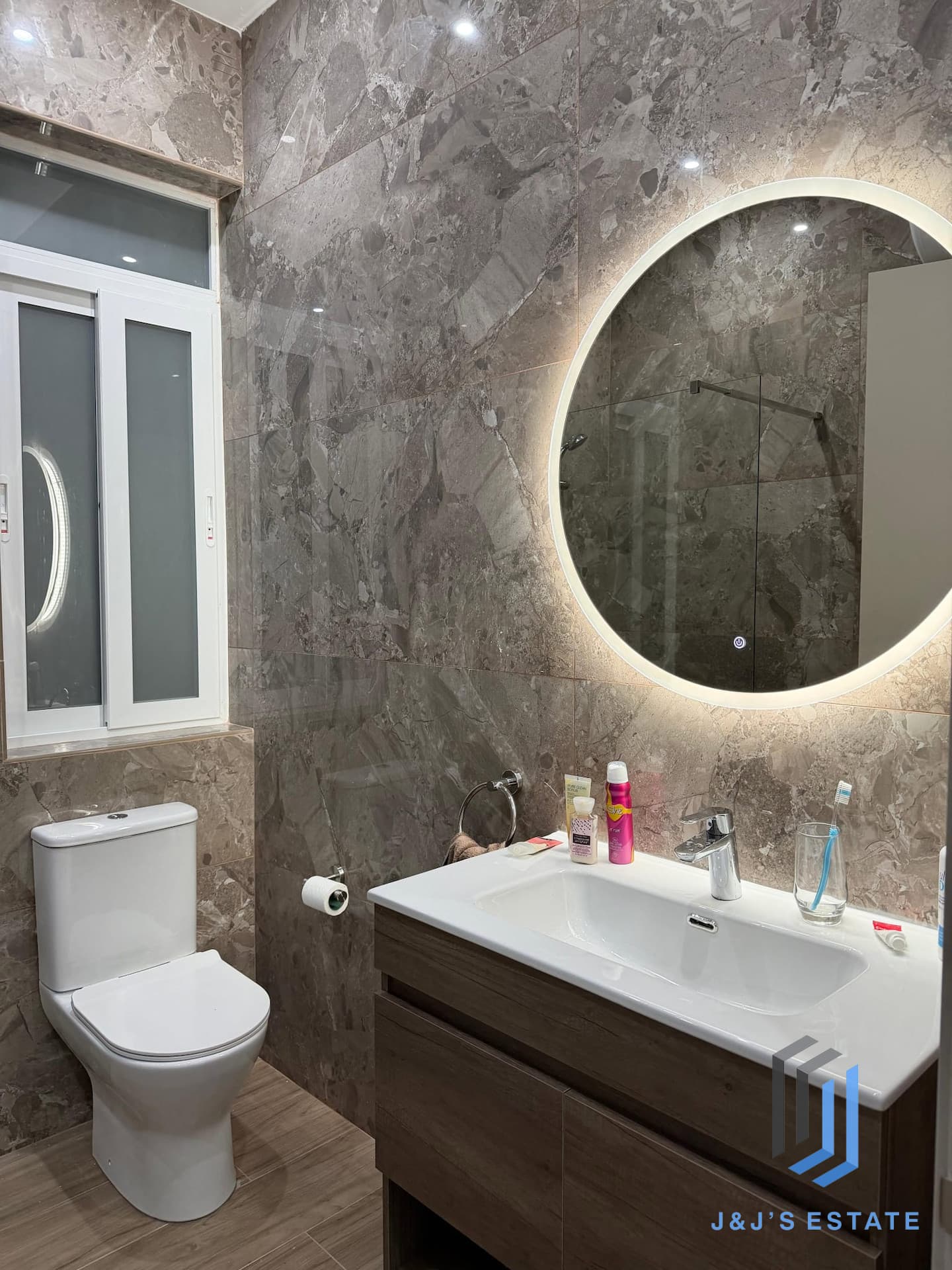 Top Floor 2 Bedroom Apartment in Lively San Gwann · 12