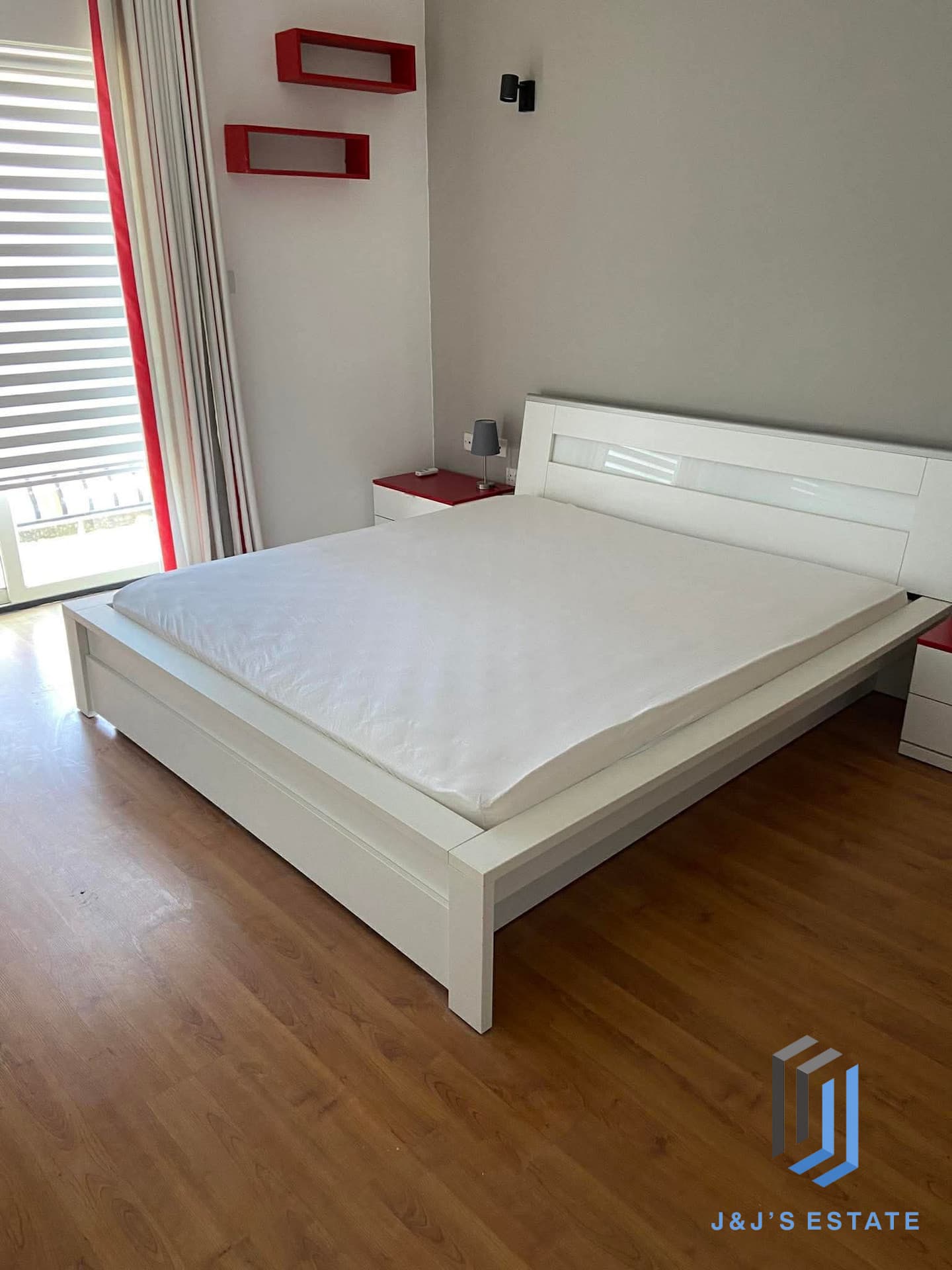 Spacious Three Bedroom Apartment in Vibrant St Julians · 7