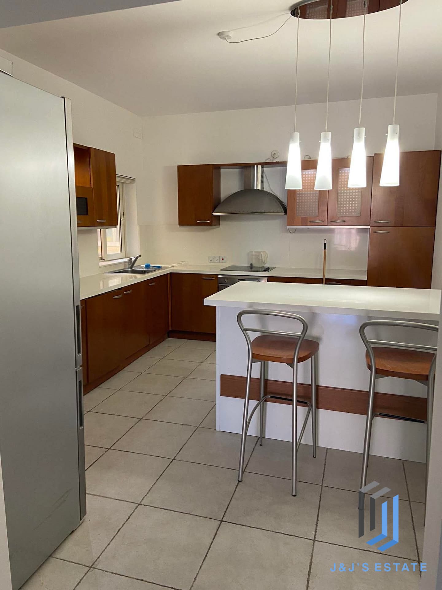 Spacious Three Bedroom Apartment in Vibrant St Julians · 4