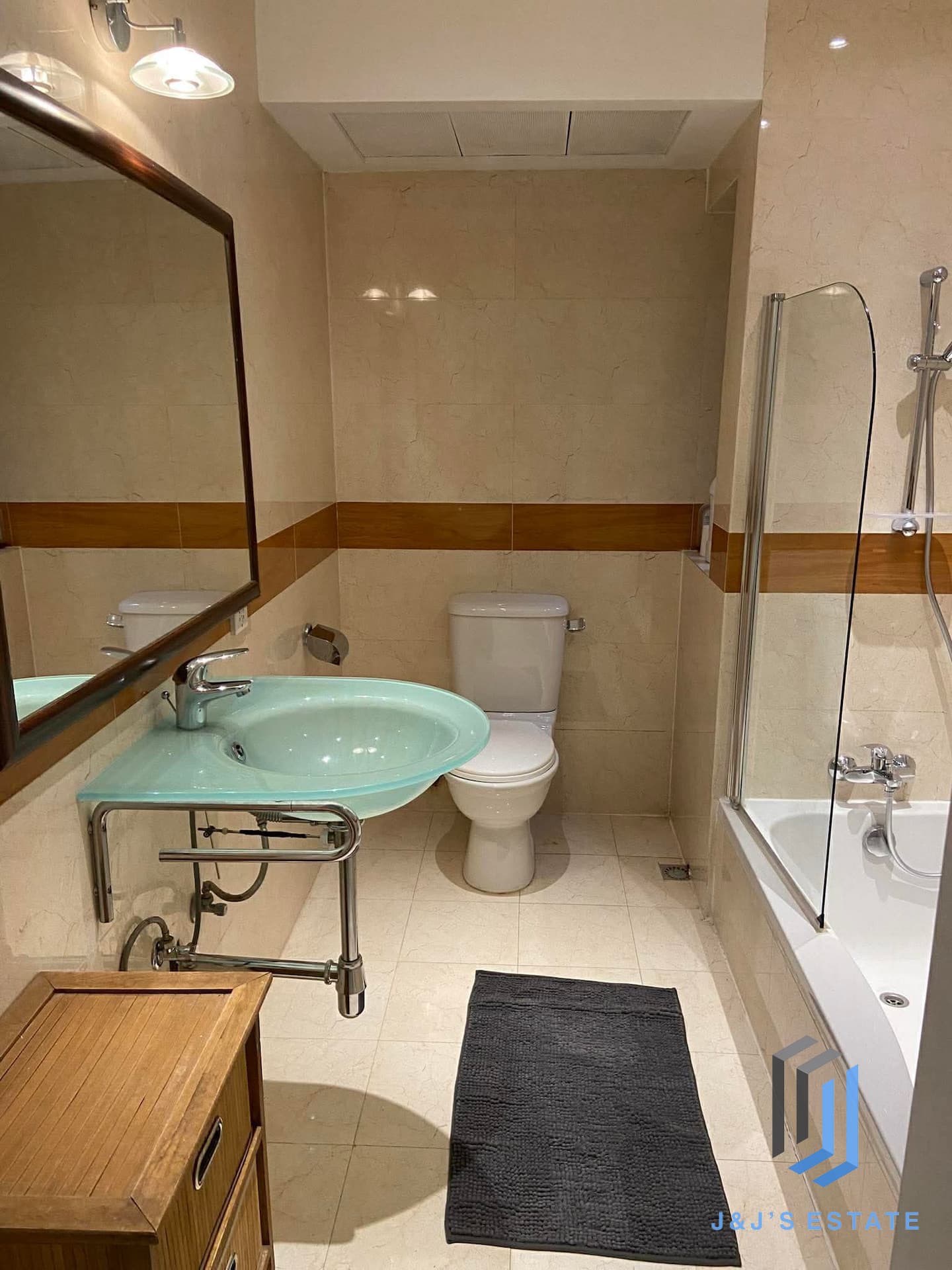 Spacious Three Bedroom Apartment in Vibrant St Julians · 6
