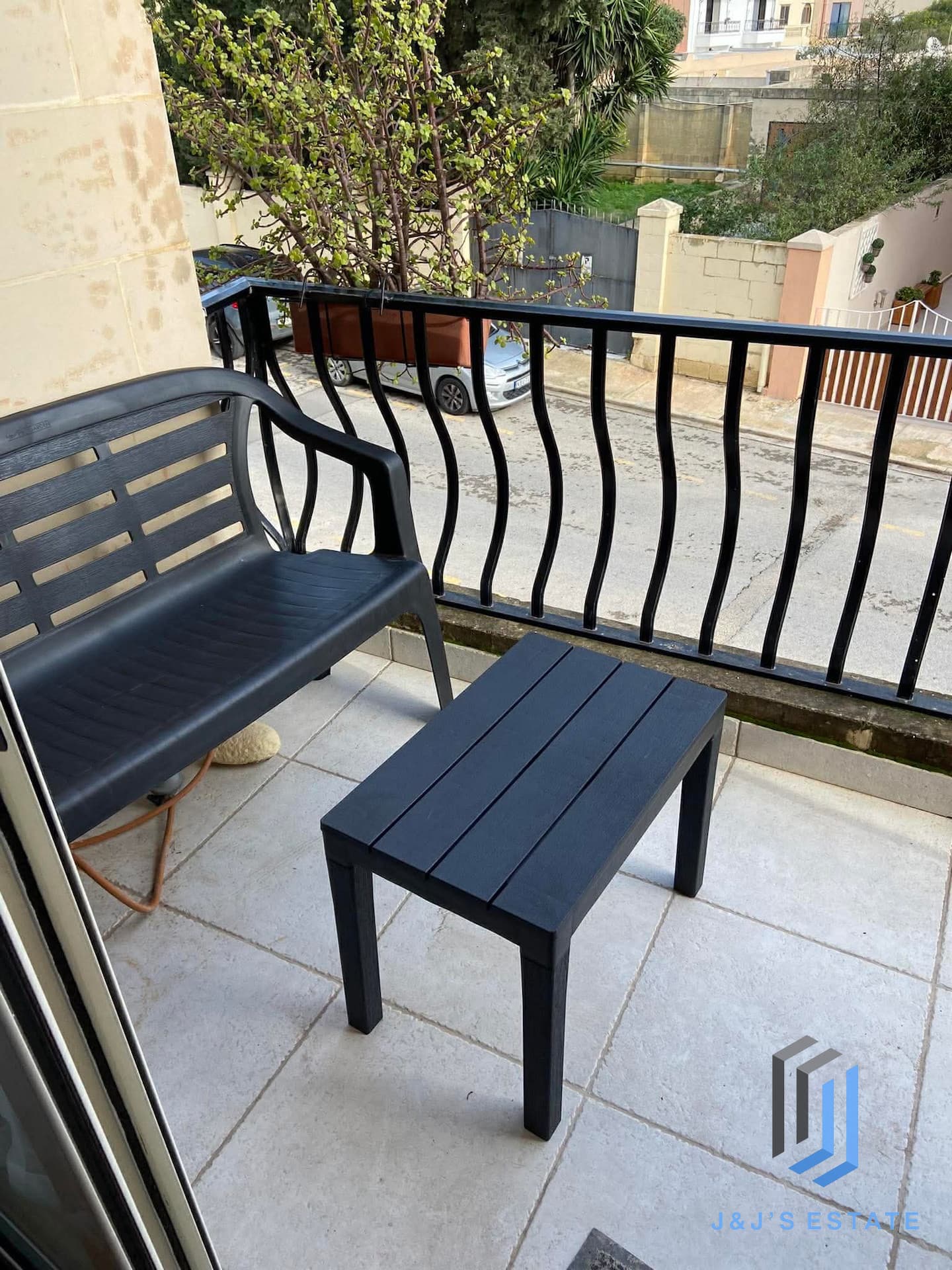 Spacious Three Bedroom Apartment in Vibrant St Julians · 11