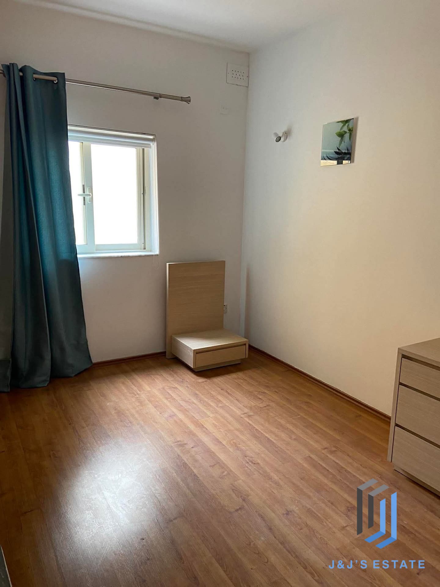 Spacious Three Bedroom Apartment in Vibrant St Julians · 9