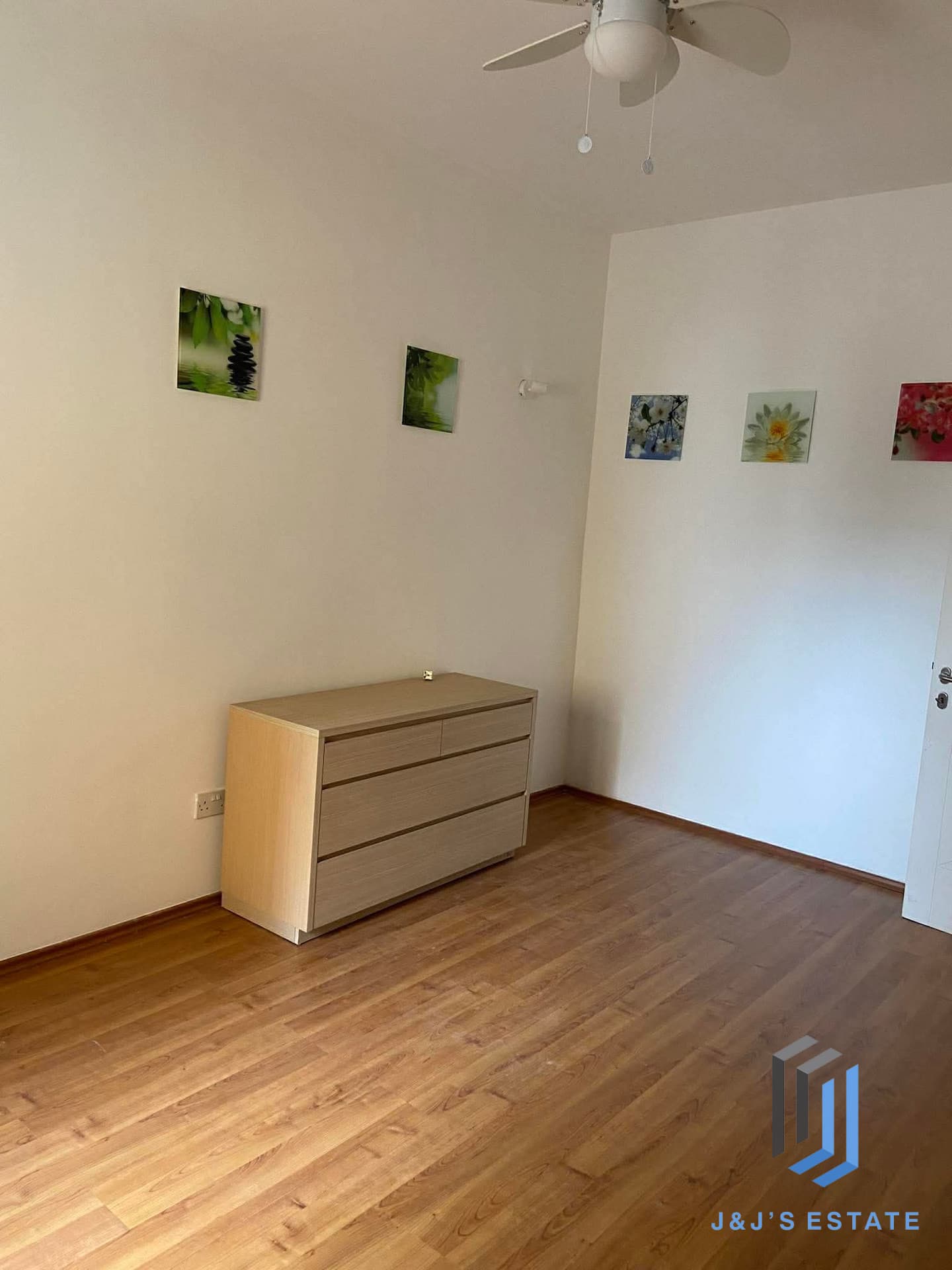 Spacious Three Bedroom Apartment in Vibrant St Julians · 10