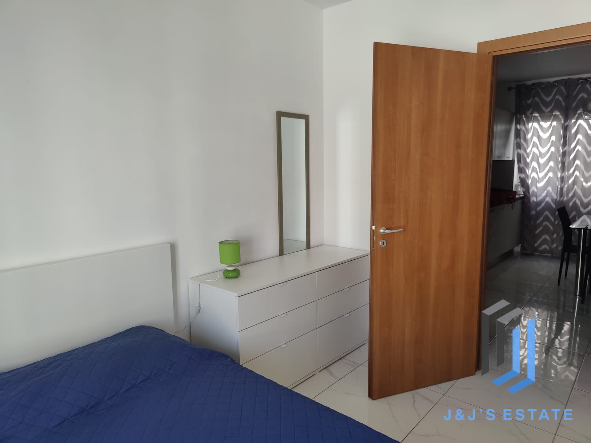 Fully furnished one-bedroom apartment in central Gzira · 4