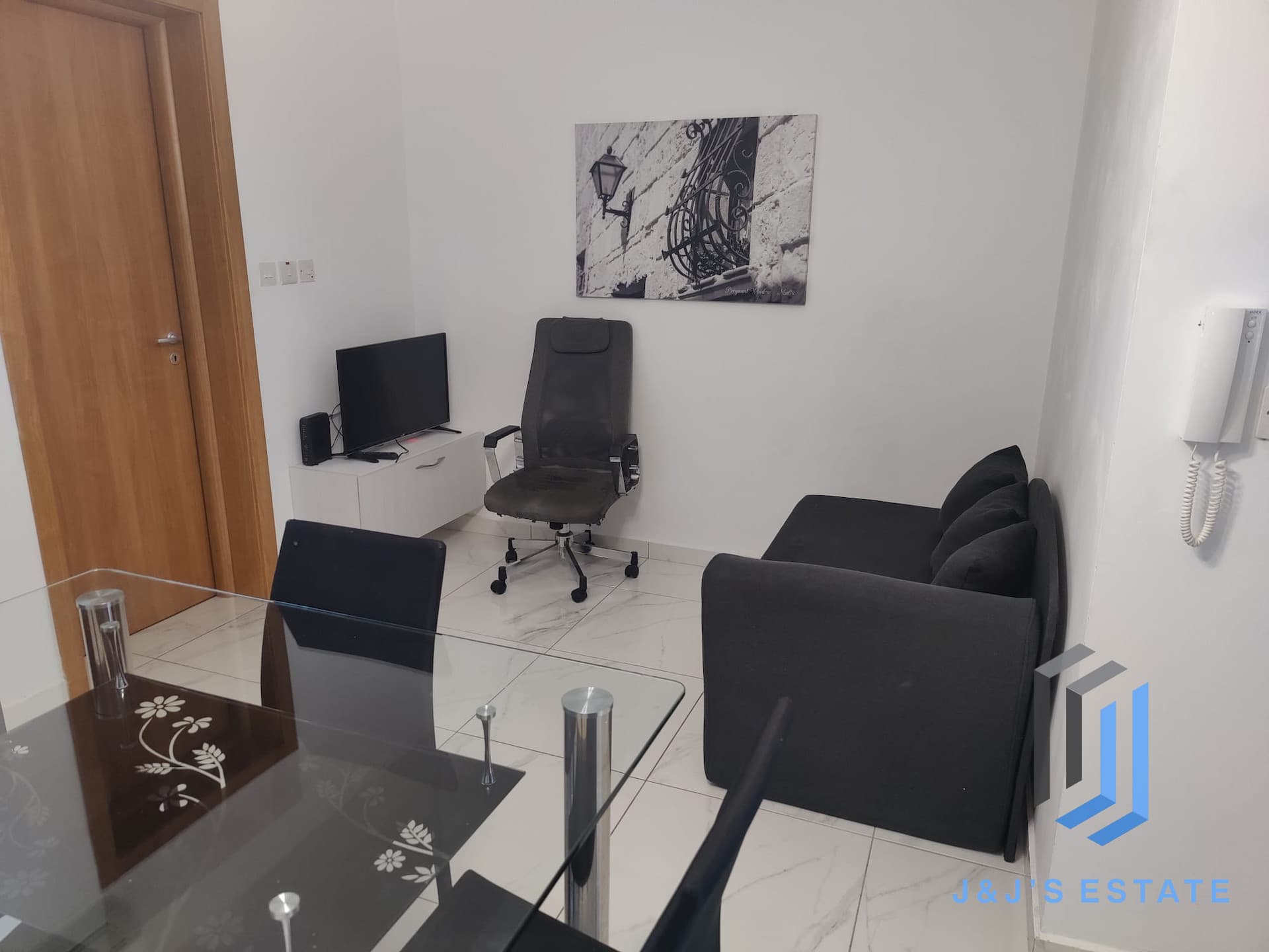 Fully furnished one-bedroom apartment in central Gzira · 1