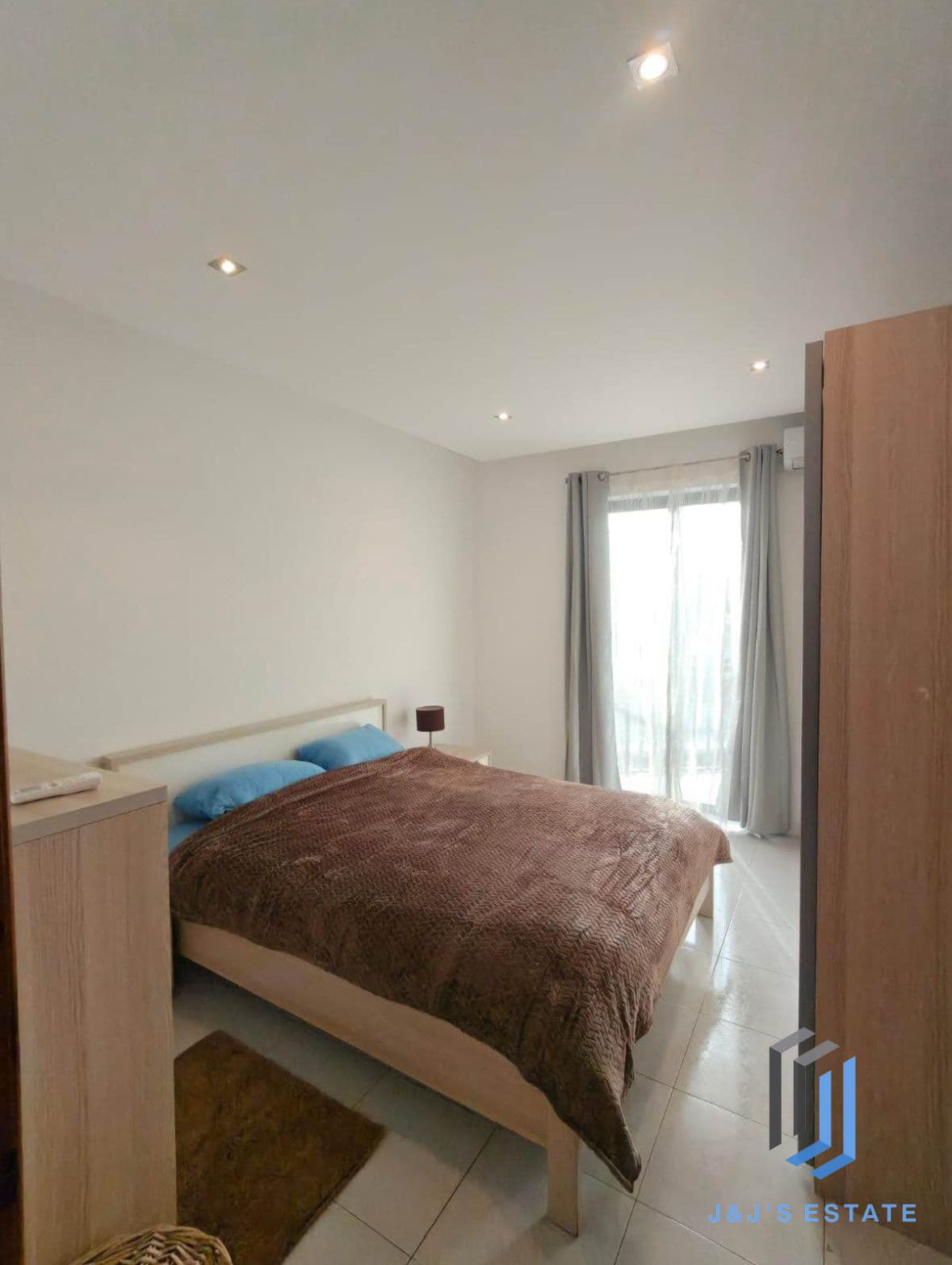 Fully Furnished One Bedroom Apartment in Lively St Julian's