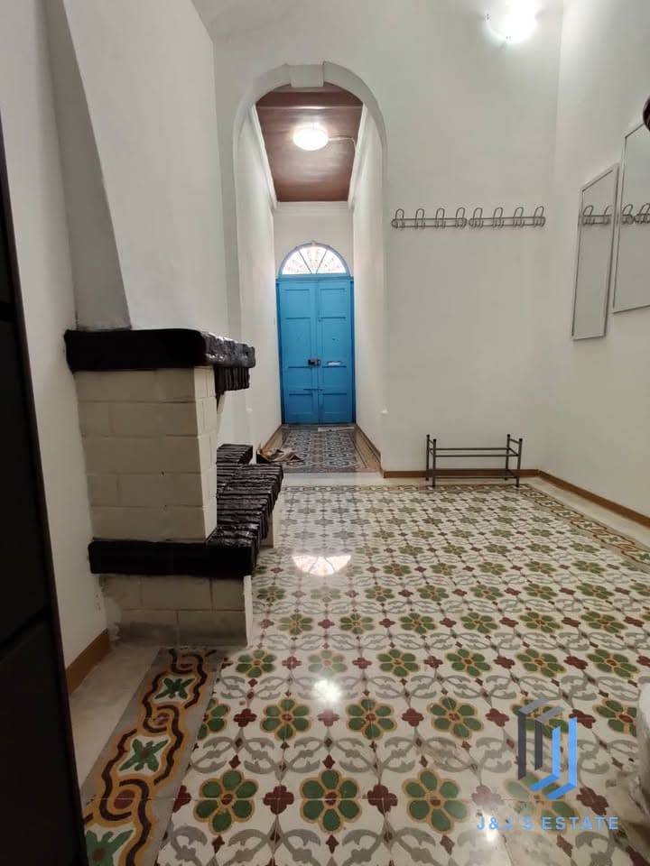 Charming Three Bedroom House in Lively Gzira Area