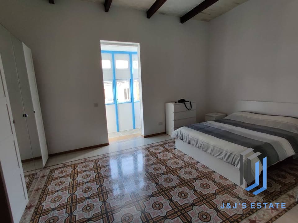Charming Three Bedroom House in Lively Gzira Area · 5