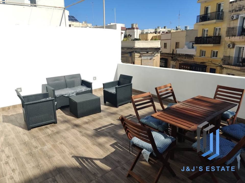Charming Three Bedroom House in Lively Gzira Area · 7