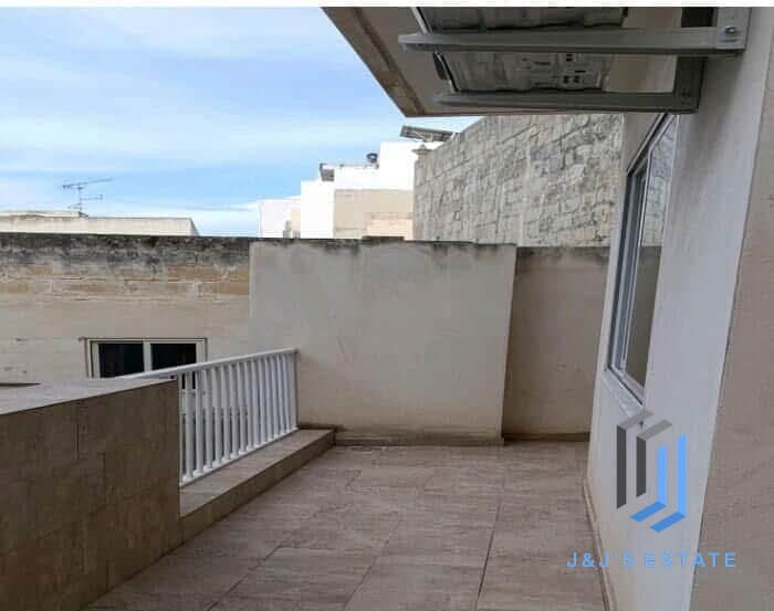 Spacious San Gwann Maisonette With Three Bedrooms · 16