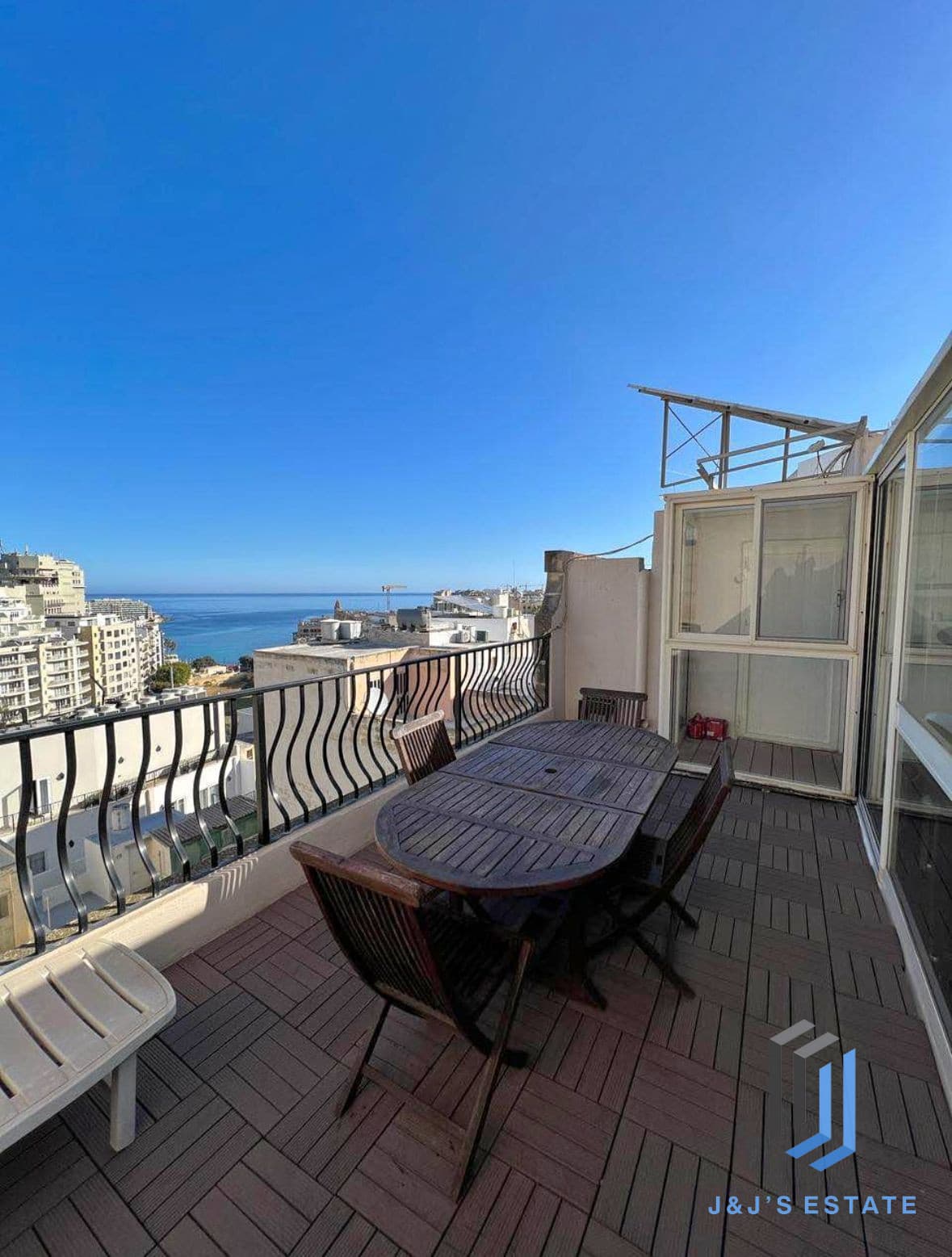 Fully Furnished Studio Penthouse Near Balluta Bay · 2