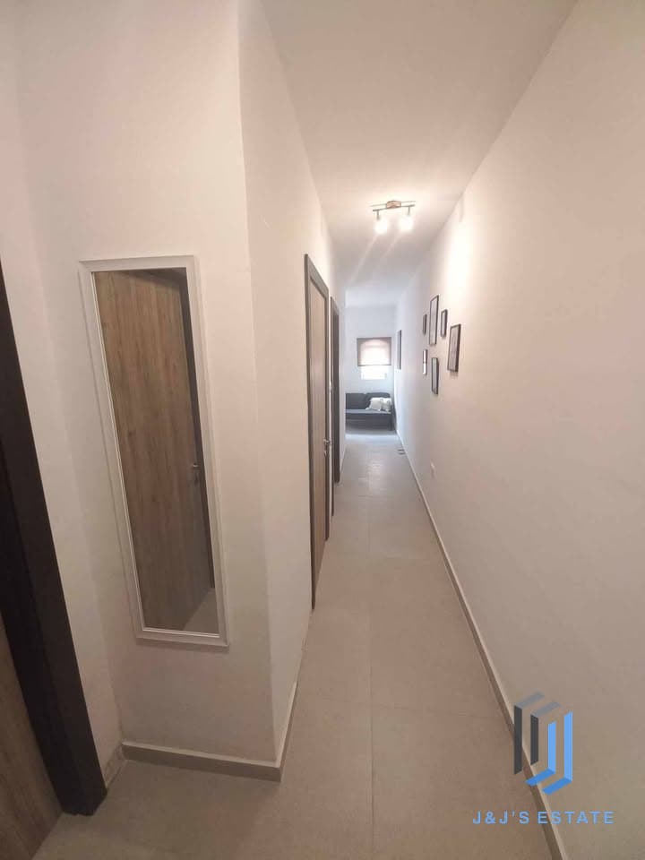 Spacious Two Bedroom Apartment in St Paul's Bay · 9