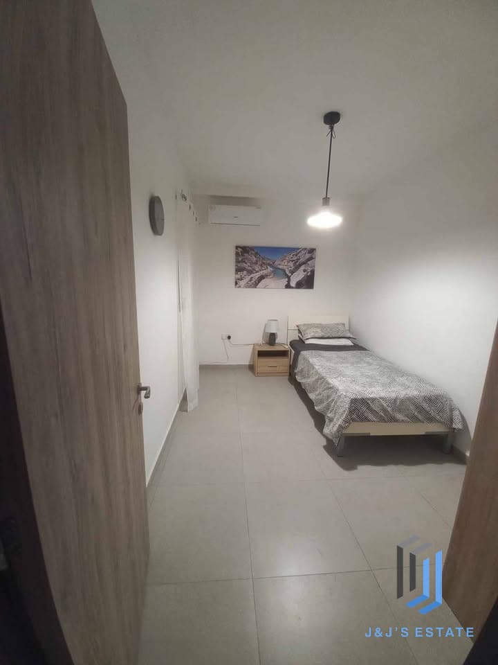 Spacious Two Bedroom Apartment in St Paul's Bay · 7