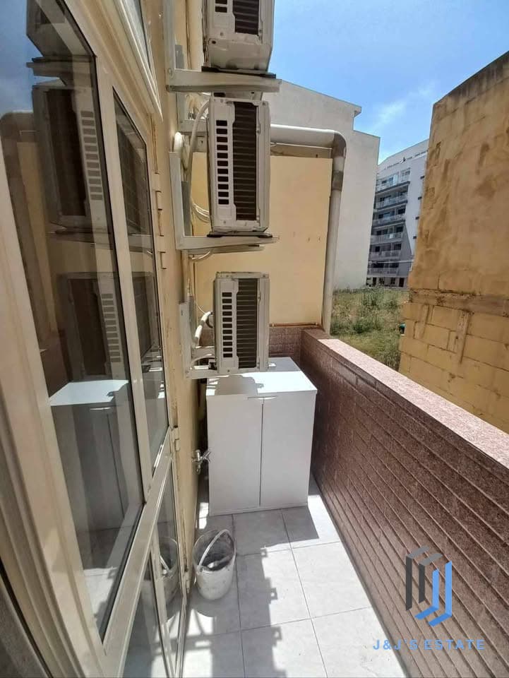 Spacious Two Bedroom Apartment in St Paul's Bay · 8