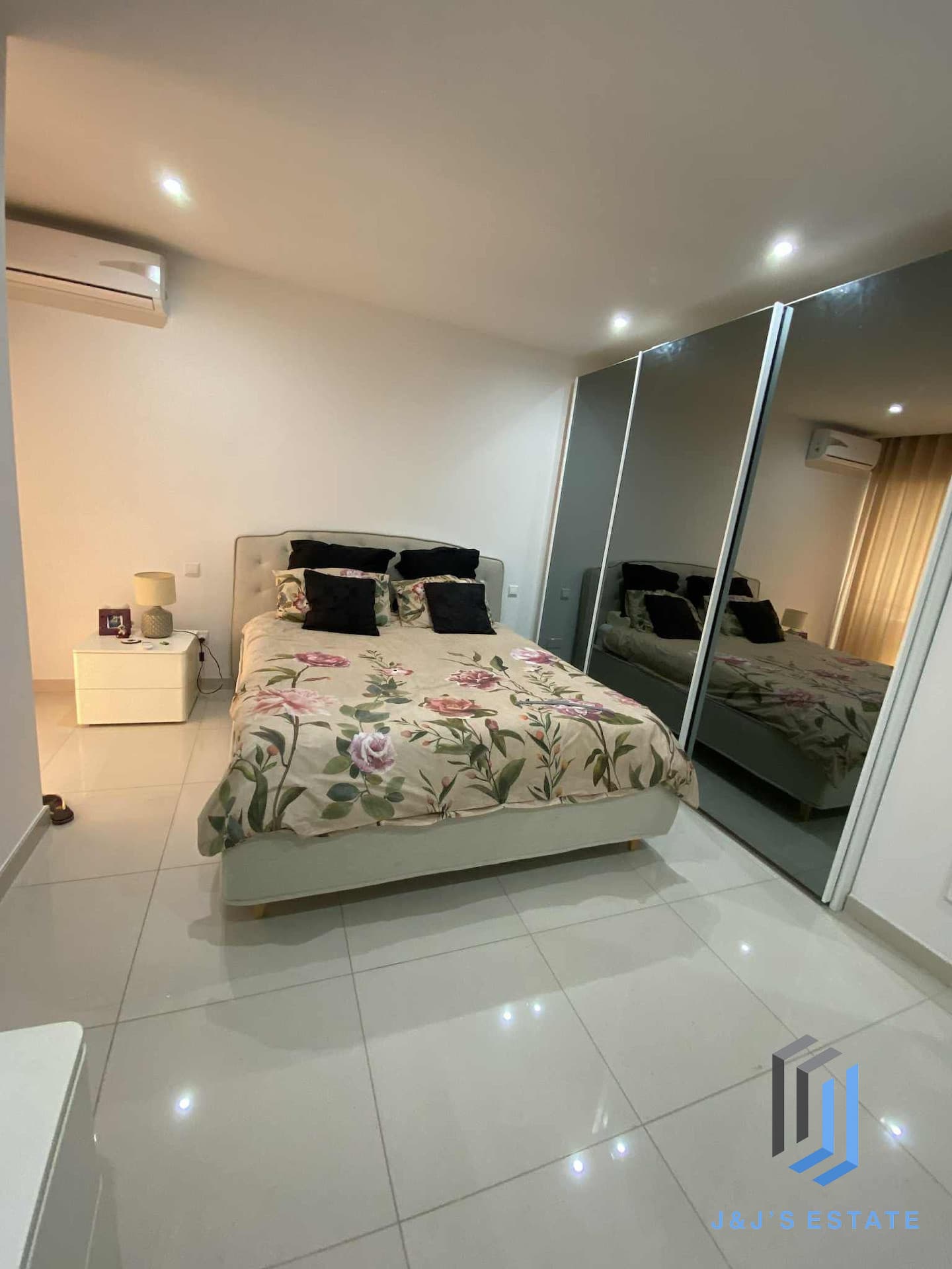 Fully Furnished Two Bedroom Apartment in Mellieha · 4