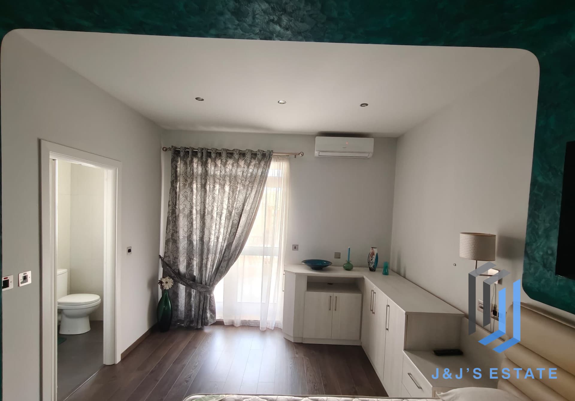 Three Bedroom Apartment for Rent 10min Walking to Airport · 7