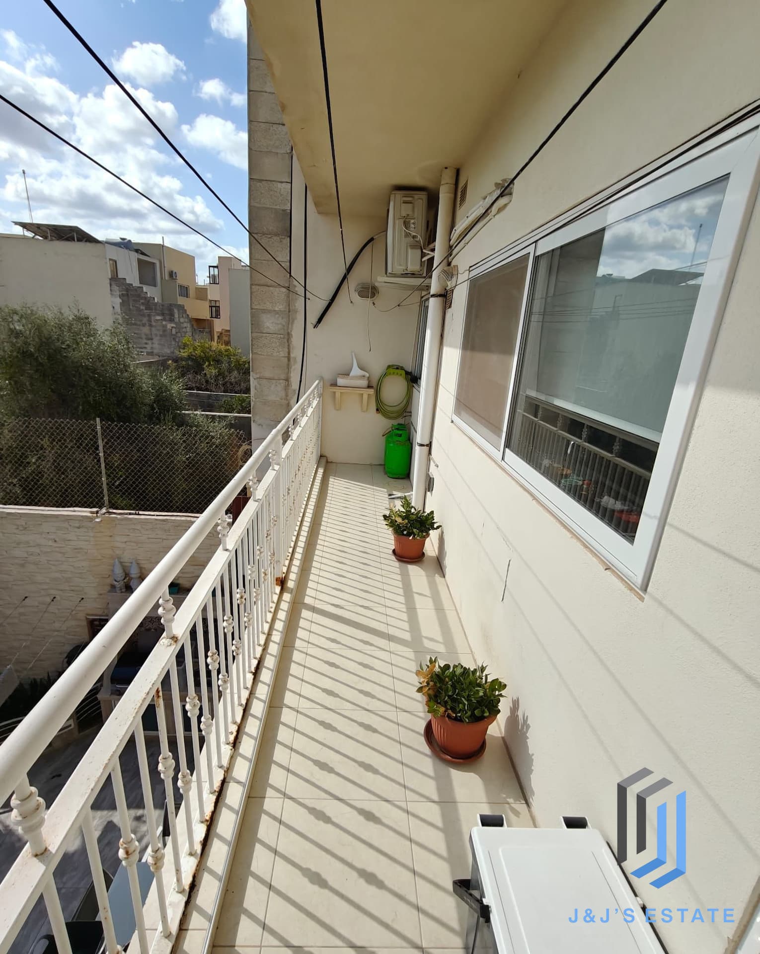 Three Bedroom Apartment for Rent 10min Walking to Airport · 8