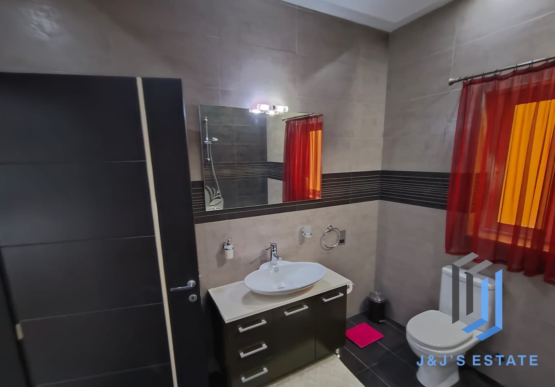 Three Bedroom Apartment for Rent 10min Walking to Airport · 13
