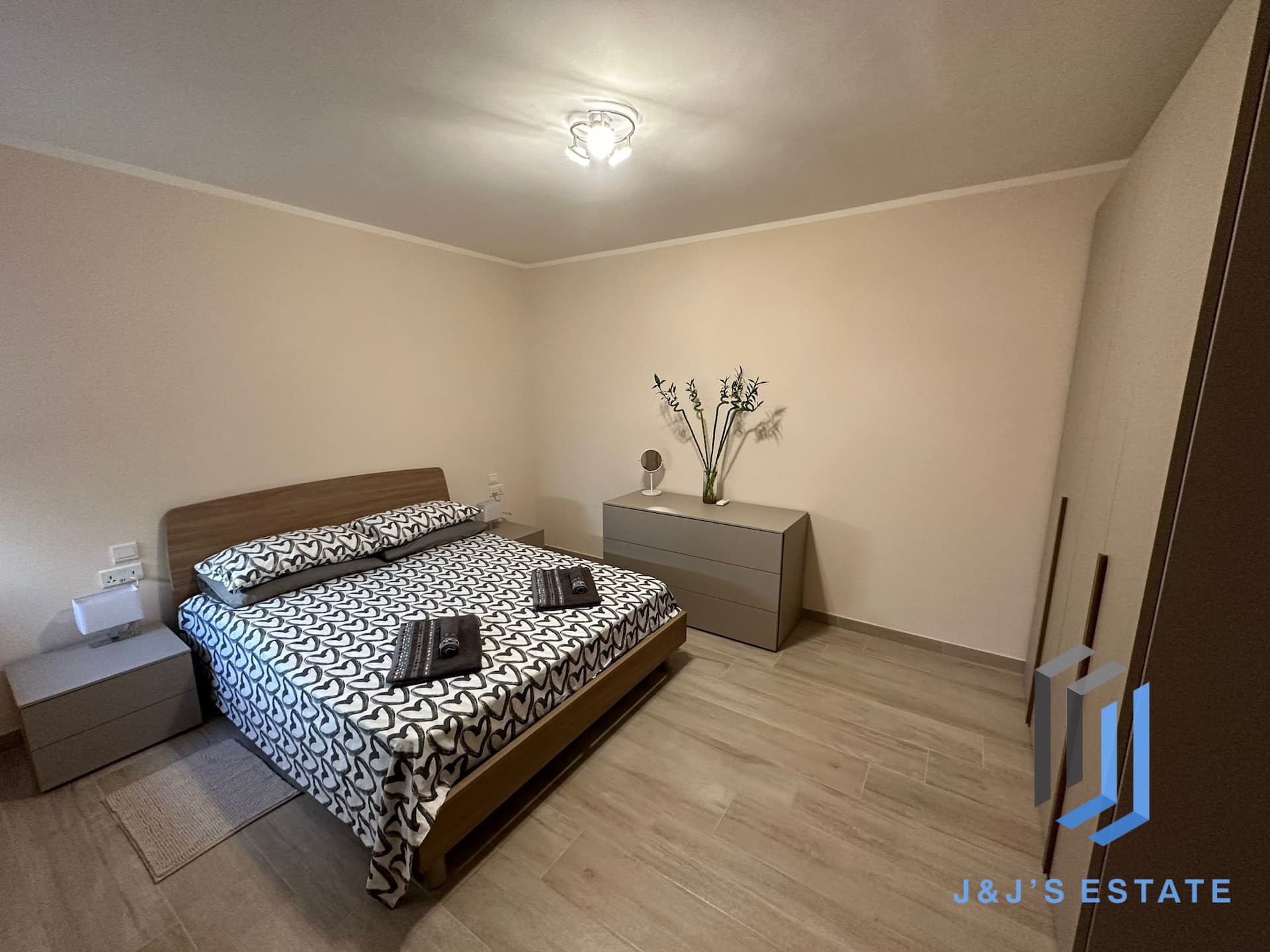 Modern & Fully Furnished 3 Bedroom Penthouse in Msida · 14