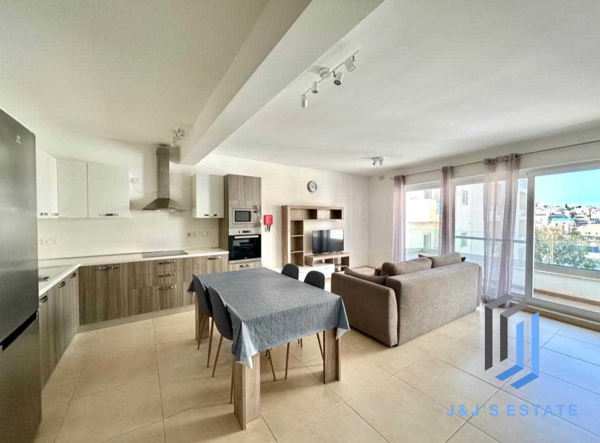 Spacious Three Bedroom Apartment in Central San Gwann