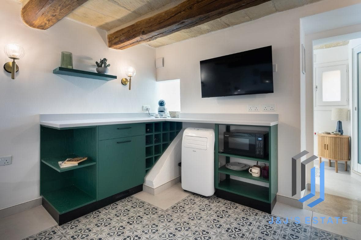 Fully Furnished Studio Maisonette in Historic Valletta Area · 7