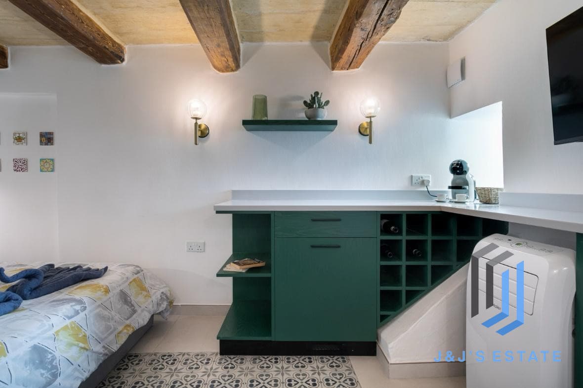 Fully Furnished Studio Maisonette in Historic Valletta Area · 8