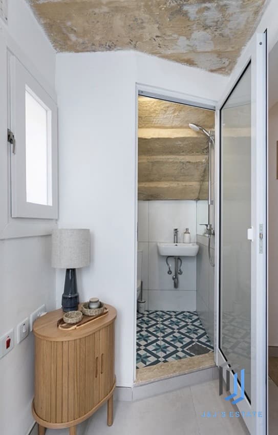 Fully Furnished Studio Maisonette in Historic Valletta Area · 13