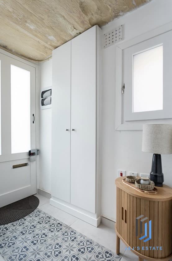 Fully Furnished Studio Maisonette in Historic Valletta Area · 3
