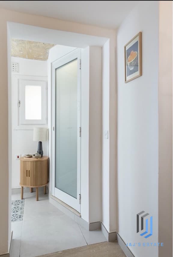 Fully Furnished Studio Maisonette in Historic Valletta Area · 14