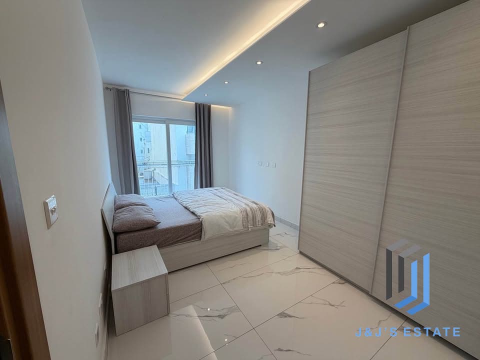 Spacious Fully Furnished Three Bedroom Sliema · 4