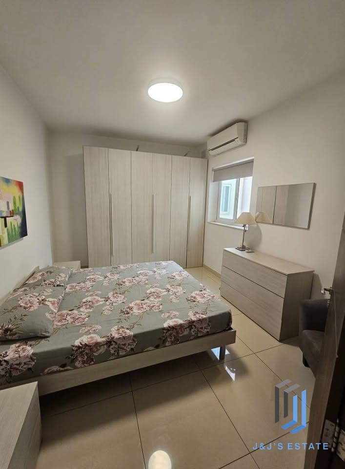 Three-bedroom apartment with balconies and garage option in Pietà · 4