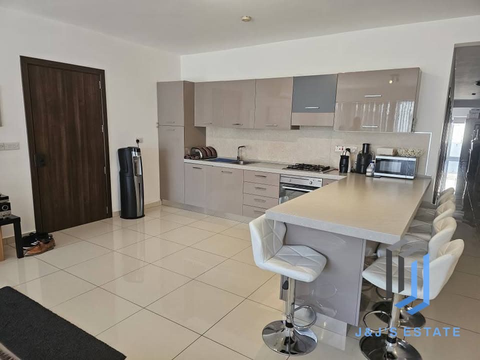 Three-bedroom apartment with balconies and garage option in Pietà · 1