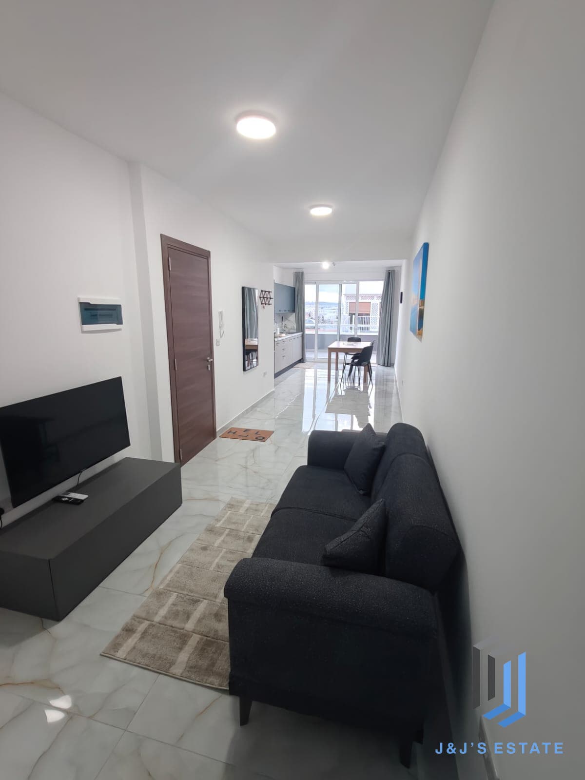 Fully furnished one-bedroom penthouse with city view in Hamrun · 5
