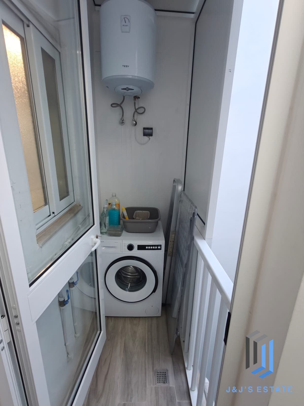 Fully furnished one-bedroom penthouse with city view in Hamrun · 6