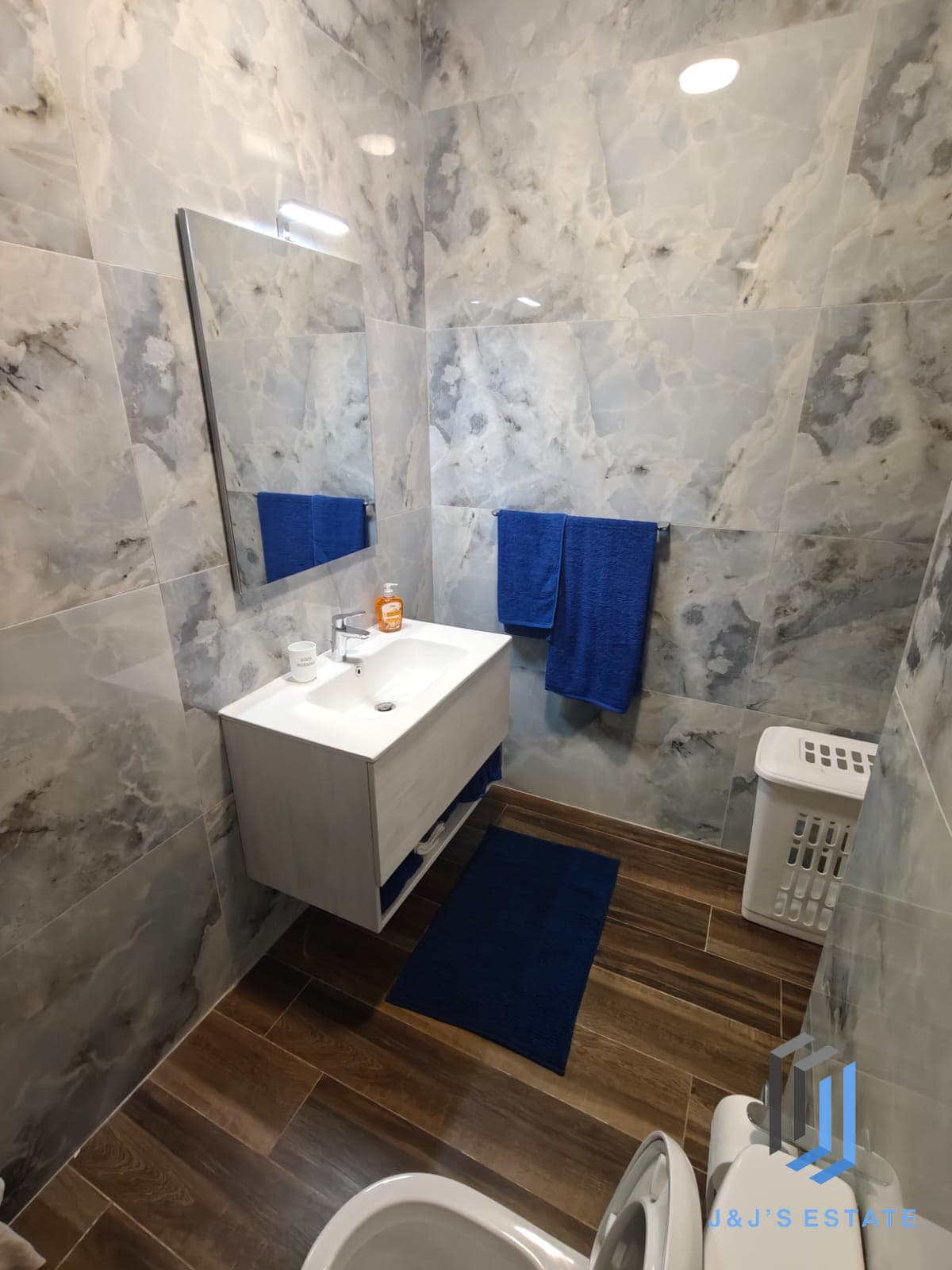 Fully furnished one-bedroom penthouse with city view in Hamrun · 7