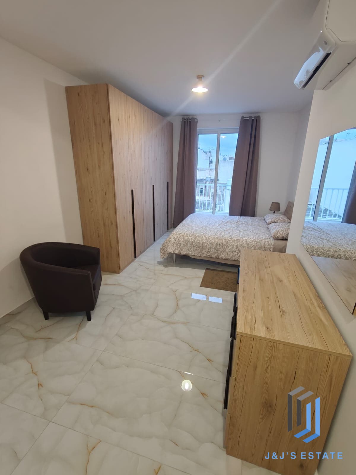 Fully furnished one-bedroom penthouse with city view in Hamrun · 10
