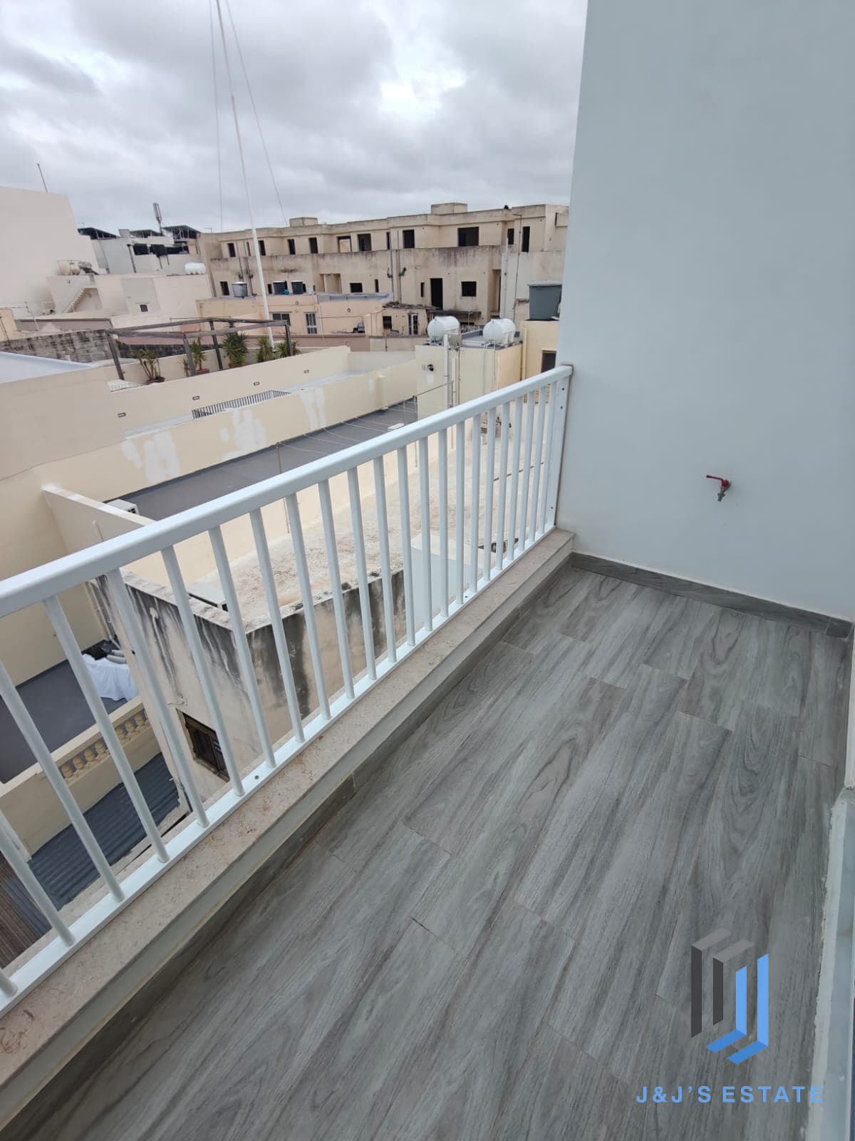 Fully furnished one-bedroom penthouse with city view in Hamrun · 9