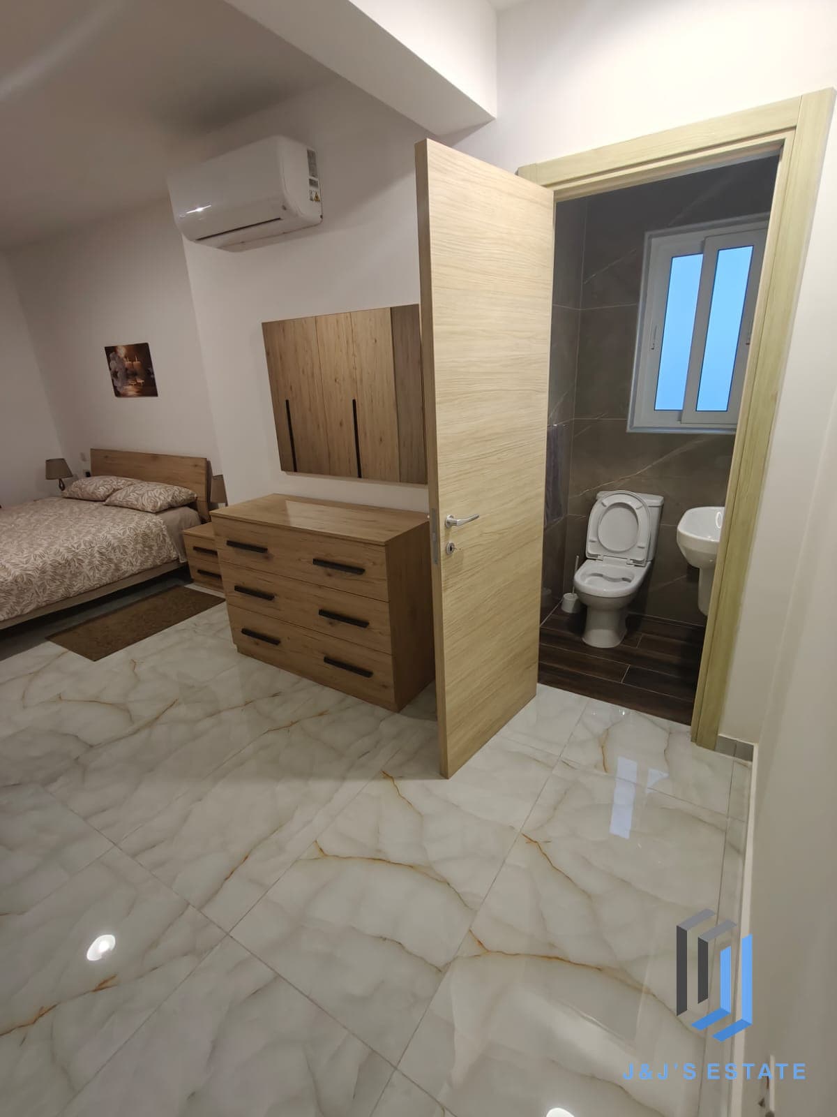 Fully furnished one-bedroom penthouse with city view in Hamrun · 11
