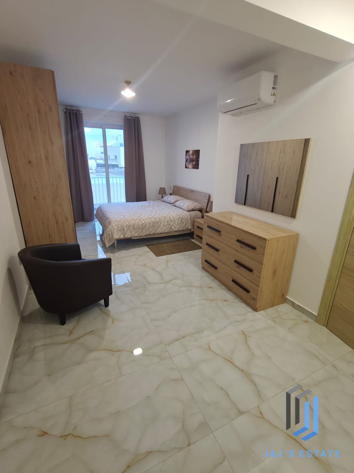 Fully furnished one-bedroom penthouse with city view in Hamrun · 12