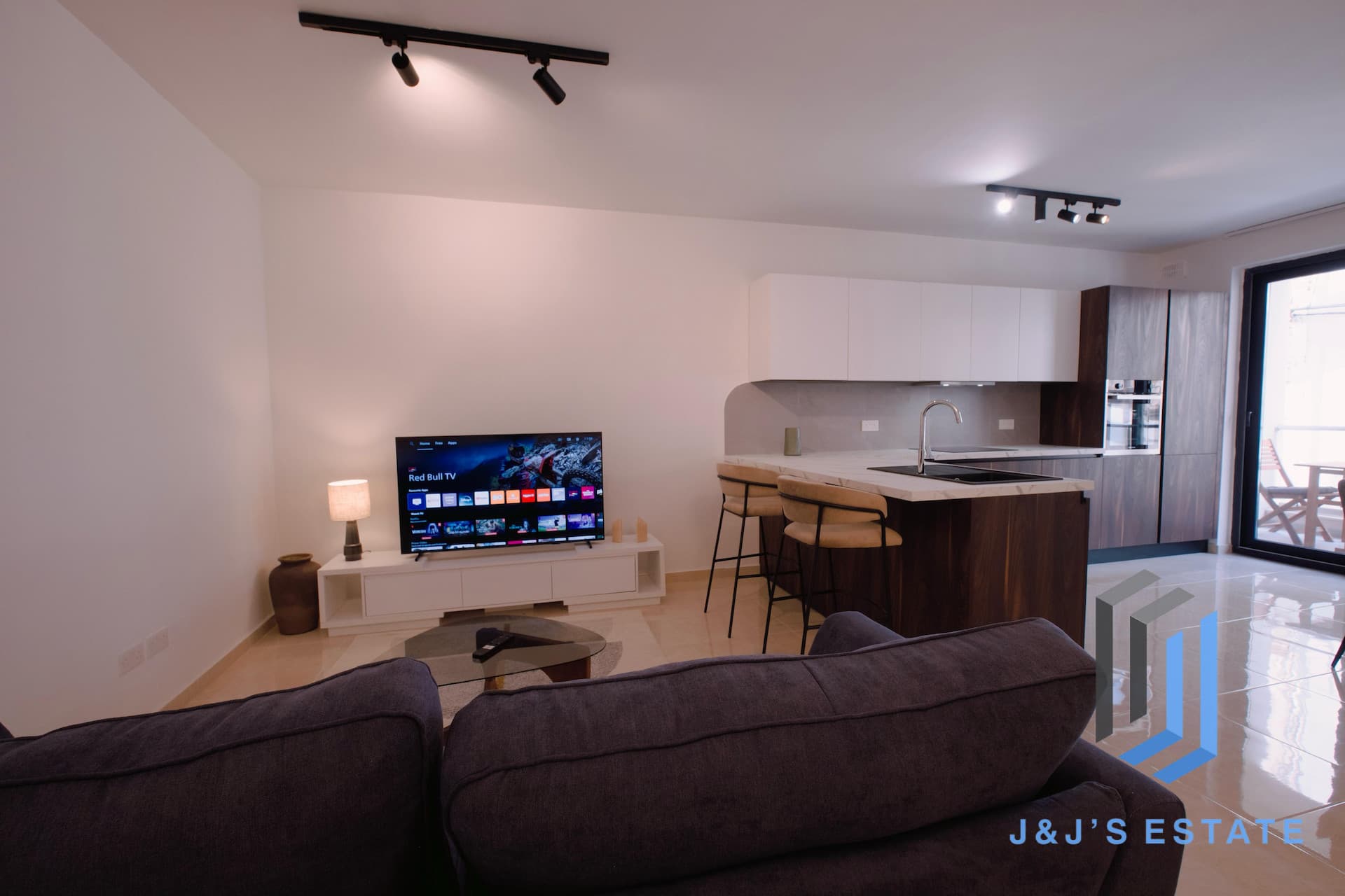 Modern & Fully Furnished Two Bedroom Apartment in Mellieha · 2