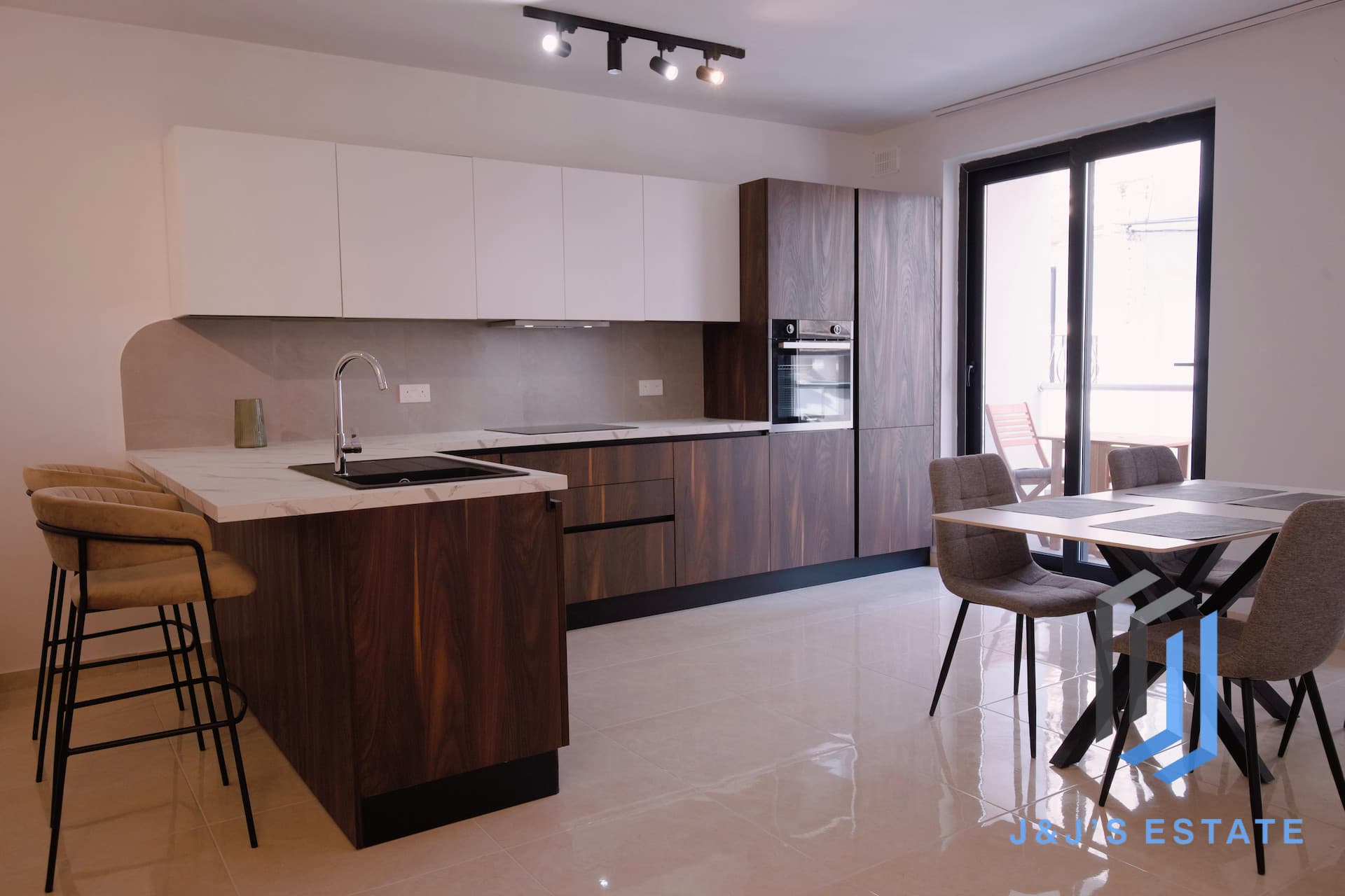 Modern & Fully Furnished Two Bedroom Apartment in Mellieha · 4