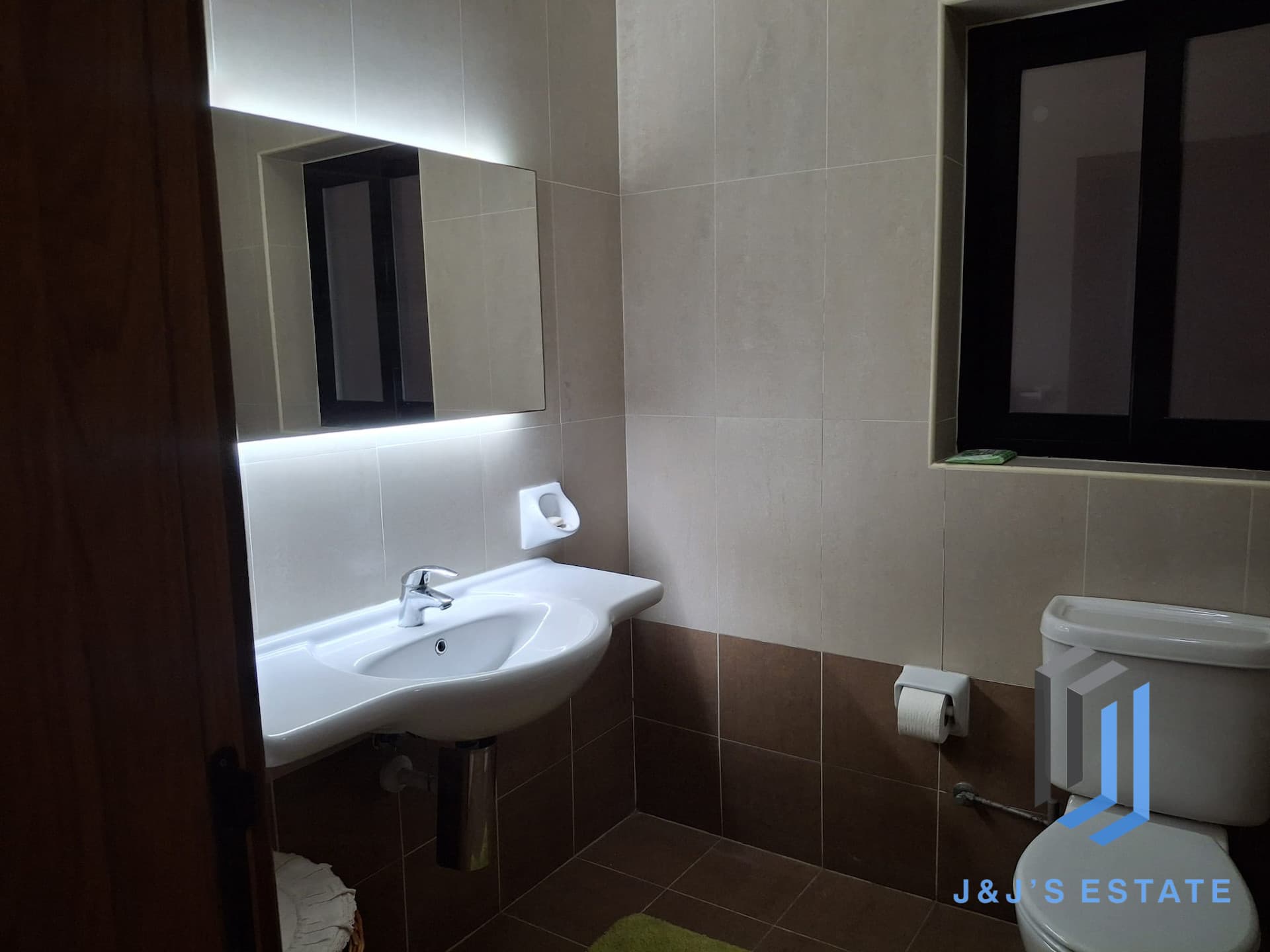 Qawra – Spacious 3 Bedroom Apartment with Sea Views & Large Terrace · 10