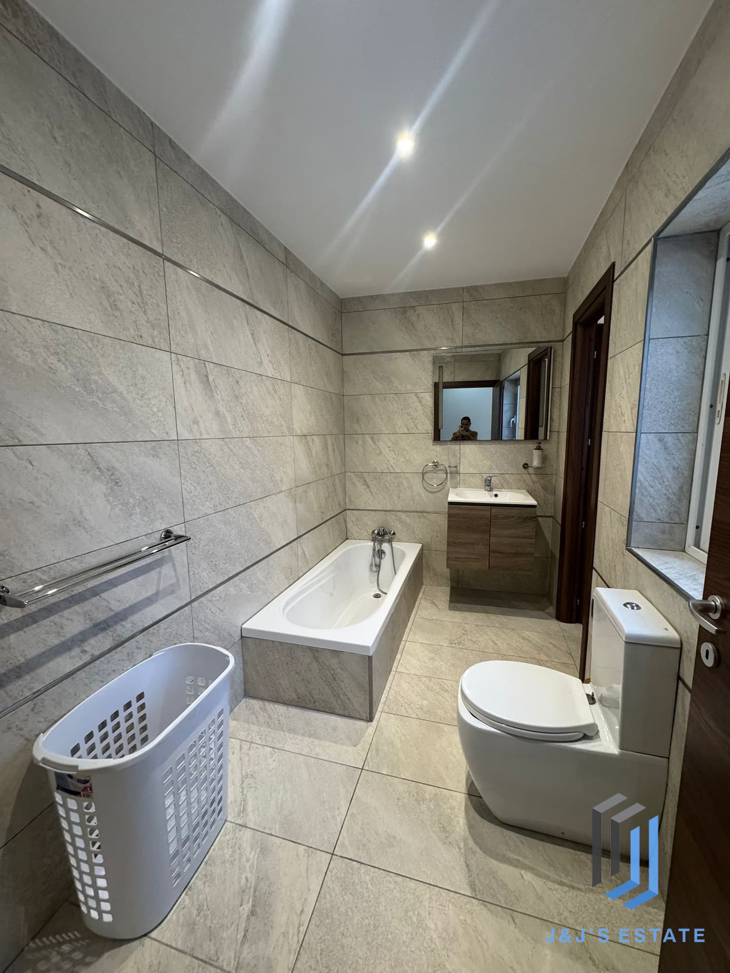 Fully Furnished Gharghur Penthouse for Rent · 8