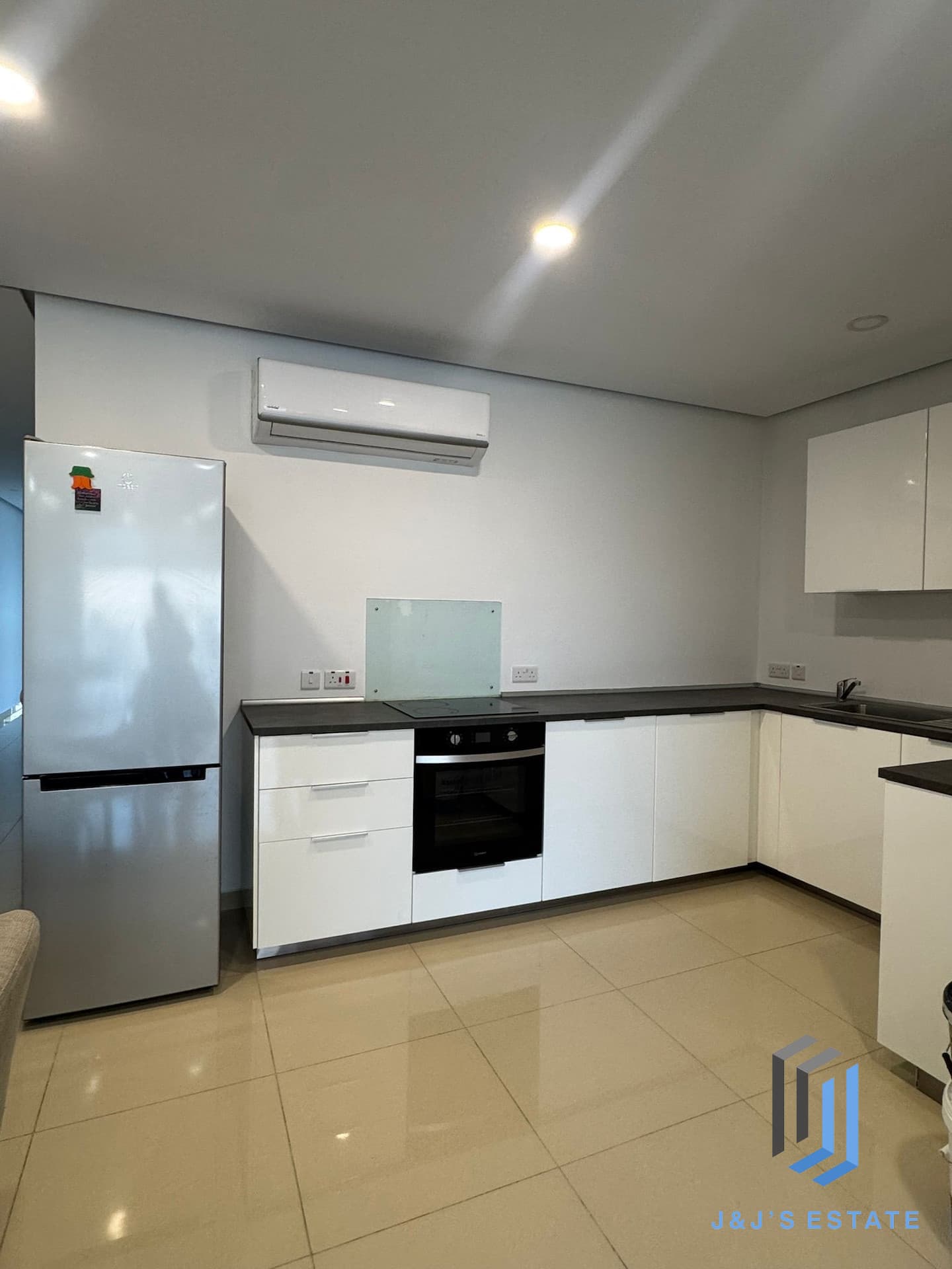 Fully Furnished Gharghur Penthouse for Rent · 4