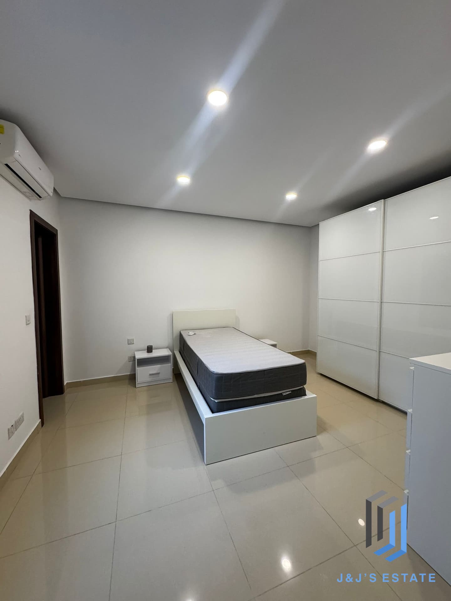 Fully Furnished Gharghur Penthouse for Rent · 10