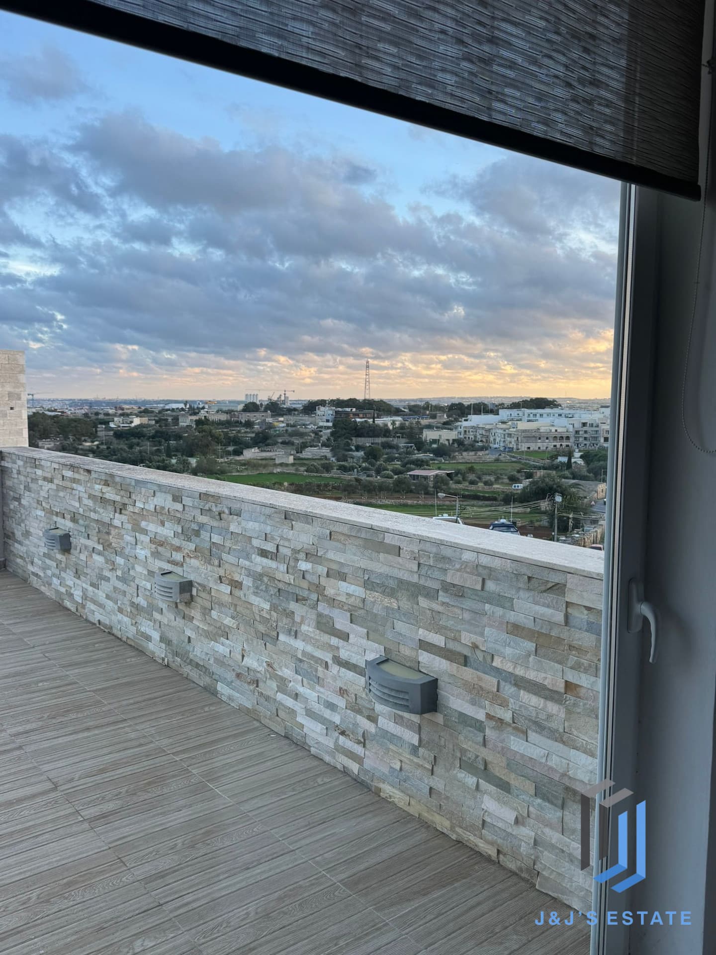 Fully Furnished Gharghur Penthouse for Rent · 2